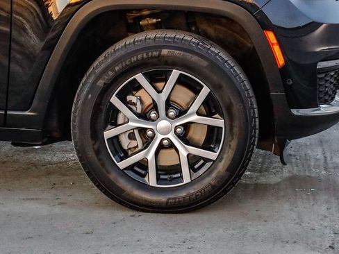 Certified 2024 Jeep Grand Cherokee L Limited w/ Luxury Tech Group II image 11