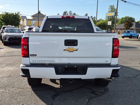Used 2018 Chevrolet Silverado 1500 LT w/ All Star Edition AWD/4WD image 4
