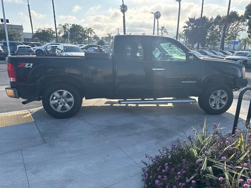 Used 2011 GMC Sierra 1500 SLT w/ SLT Convenience Package AWD/4WD image 28
