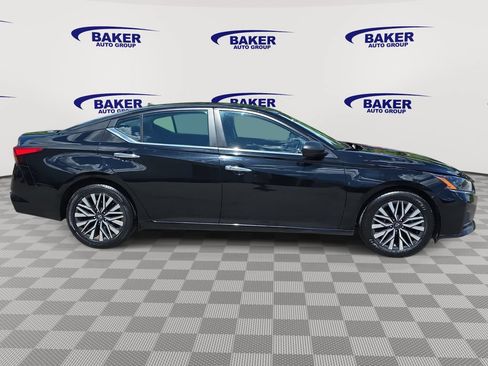 Used 2024 Nissan Altima 2.5 SV FWD image 2