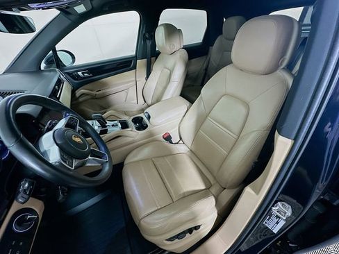 Used 2022 Porsche Cayenne image 22