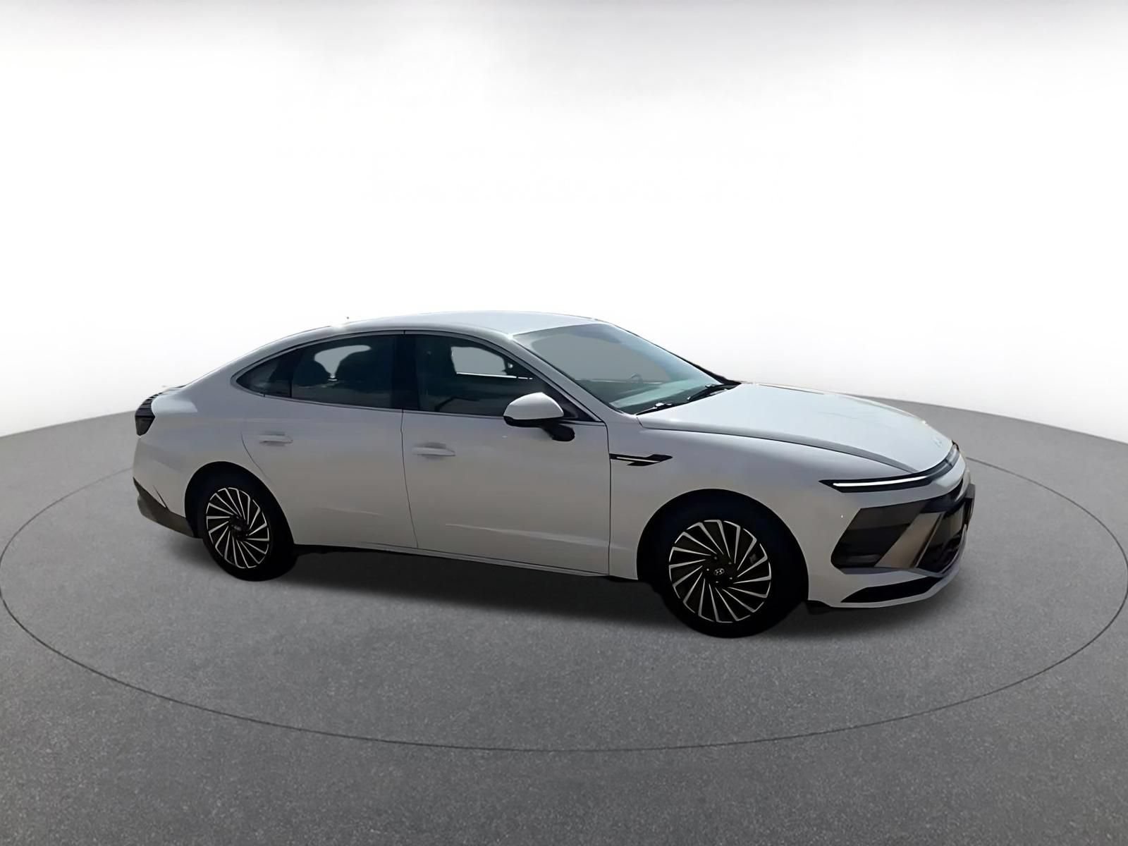 Used 2025 Hyundai Sonata SEL FWD image 2