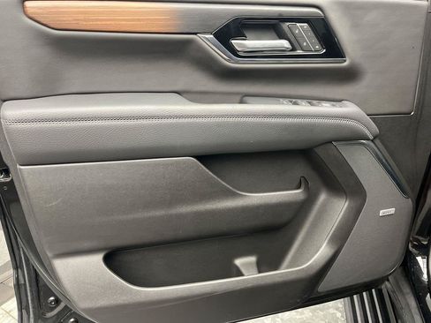 Certified 2025 GMC Yukon Denali w/ Sun & Power Step Package AWD/4WD image 7