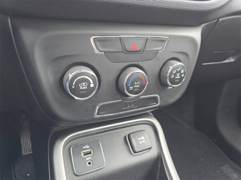 Used 2018 Jeep Compass Sport image 28