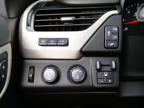 Used 2020 GMC Yukon Denali AWD/4WD image 17