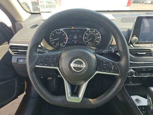 Used 2024 Nissan Altima 2.5 SV FWD image 8