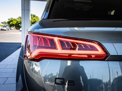 Used 2020 Audi Q5 2.0T Titanium Premium Plus w/ Premium Plus Package image 14