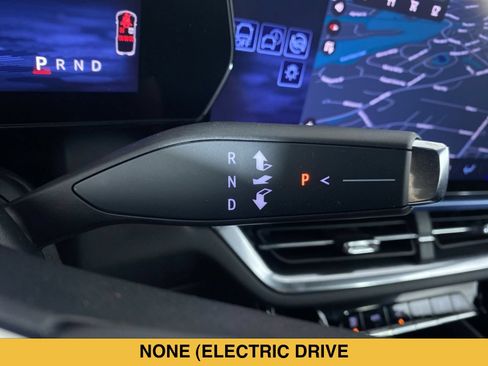 Certified 2024 Chevrolet Equinox EV LT FWD image 8