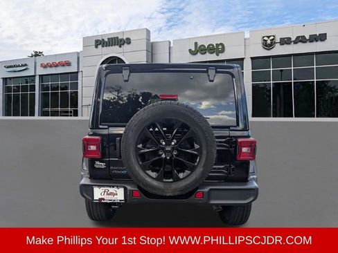 Certified 2025 Jeep Wrangler Unlimited Sahara w/ Safety Group AWD/4WD image 4