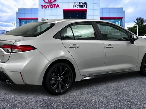 Used 2024 Toyota Corolla SE FWD image 5