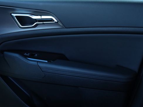 Used 2025 Kia Sportage SX image 14