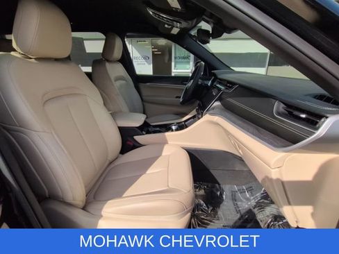 Used 2023 Jeep Grand Cherokee Limited AWD/4WD image 28