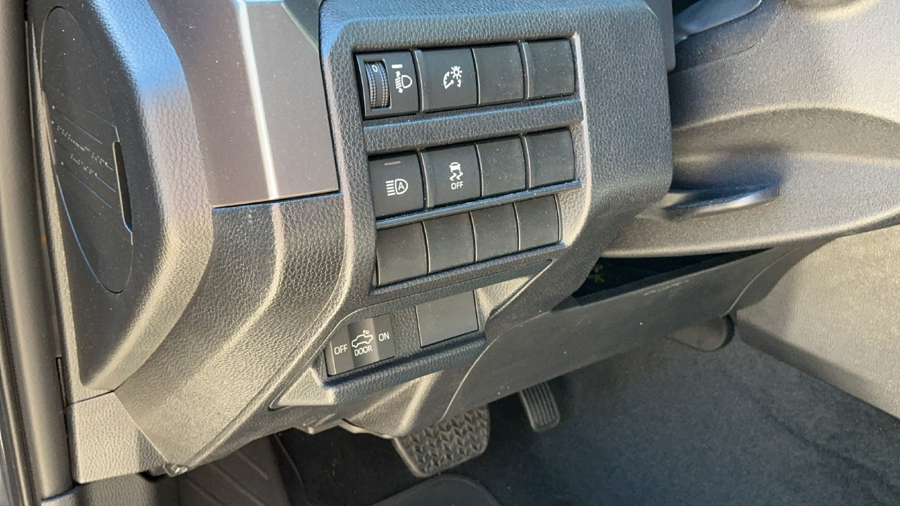Used 2025 Toyota Tacoma SR5 AWD/4WD image 22