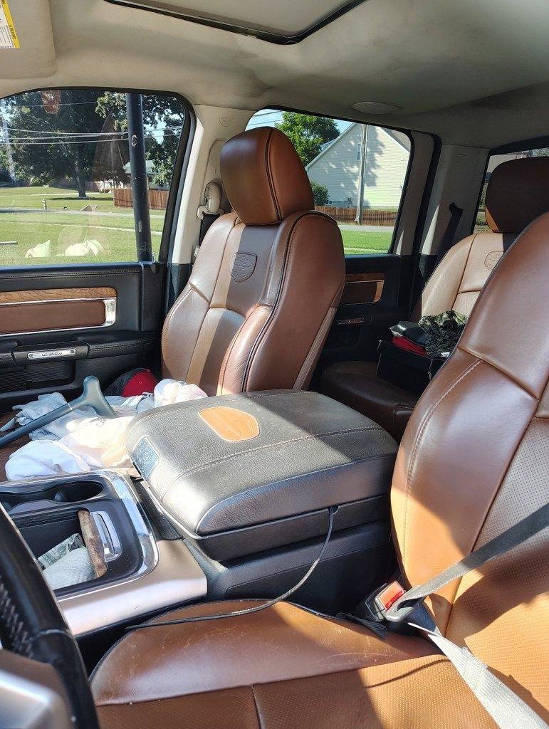 Used 2016 RAM 1500 Laramie Longhorn AWD/4WD image 3