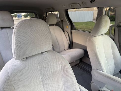 Used 2012 Toyota Sienna LE FWD image 11