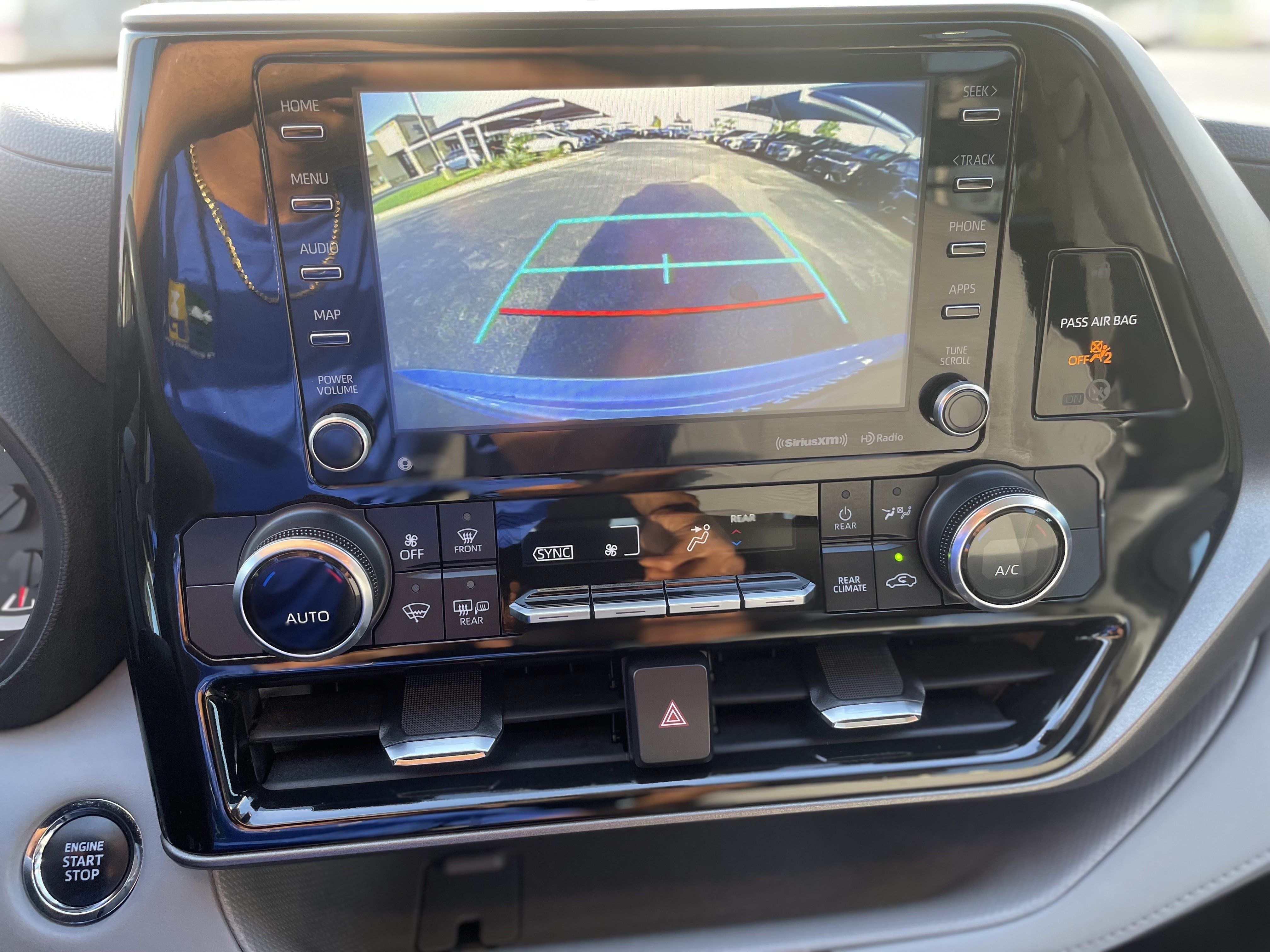 Used 2022 Toyota Highlander LE FWD image 27