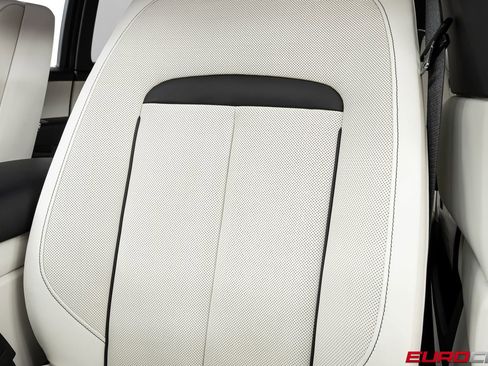 Used 2022 Rolls-Royce Cullinan w/ Cullinan Package image 42