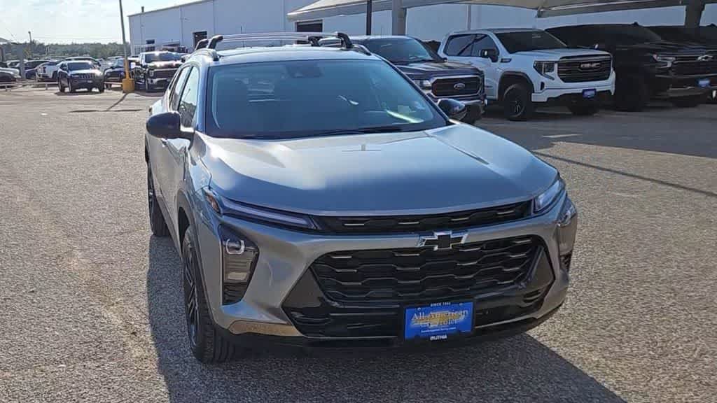 Used 2025 Chevrolet Trax ACTIV FWD image 2