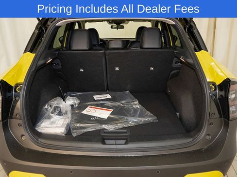 New 2026 Nissan Kicks SR w/ Cold Weather Package FWD image 6