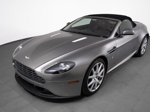 Used 2012 Aston Martin V8 Vantage Roadster RWD image 43
