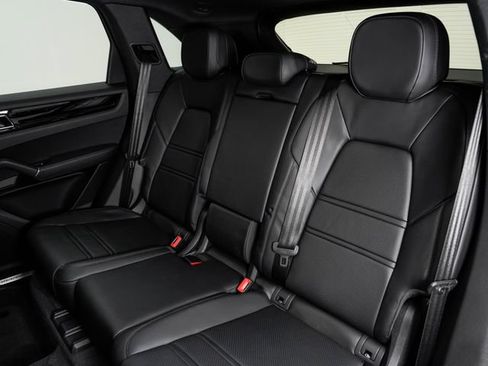 Certified 2021 Porsche Cayenne AWD/4WD image 27