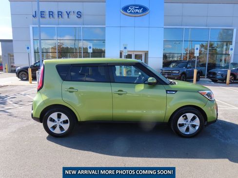 Used 2016 Kia Soul Base image 4