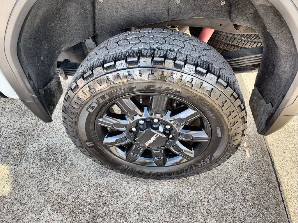 Used 2025 GMC Sierra 2500 AT4 w/ AT4 Premium Plus Package AWD/4WD image 12
