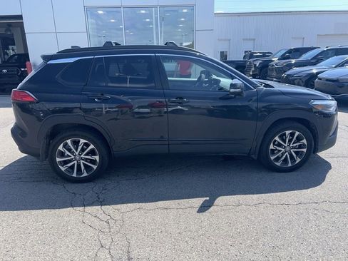 Used 2025 Toyota Corolla Cross XLE w/ Convenience Package image 3