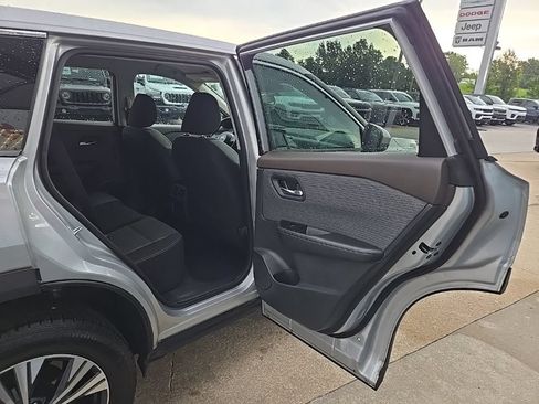 Used 2023 Nissan Rogue SV AWD/4WD image 72