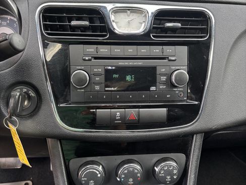 Used 2014 Chrysler 200 Touring image 11