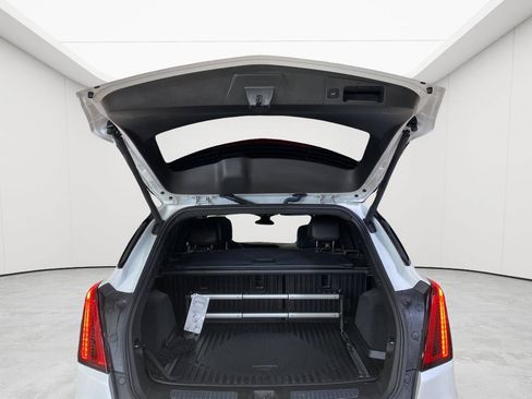 Used 2022 Cadillac XT5 Premium Luxury w/ LPO, Floor Liner Package AWD/4WD image 9
