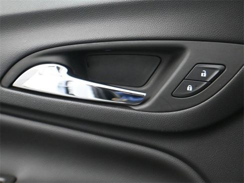 Used 2024 Chevrolet Equinox Premier image 13