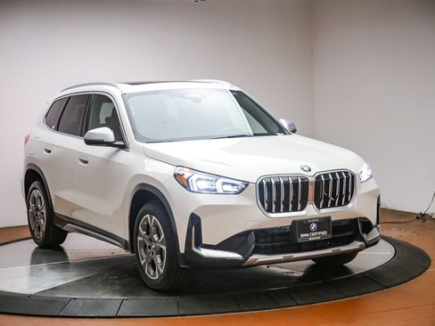 Certified 2023 BMW X1 xDrive28i w/ Convenience Package AWD/4WD image 3