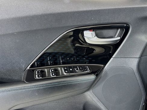 Used 2022 Kia Niro EX Premium w/ Cold Weather Package image 15