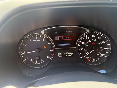 Used 2015 Nissan Pathfinder Platinum w/ Cargo Package FWD image 13