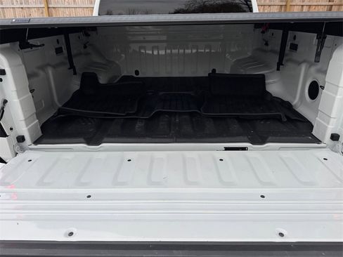 Used 2023 Nissan Frontier SV w/ Midnight Edition Package image 17