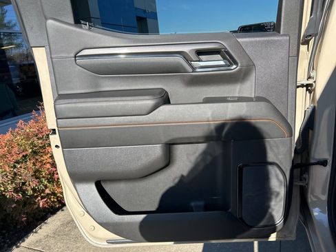 Used 2022 GMC Sierra 1500 AT4 w/ AT4 Preferred Package image 11