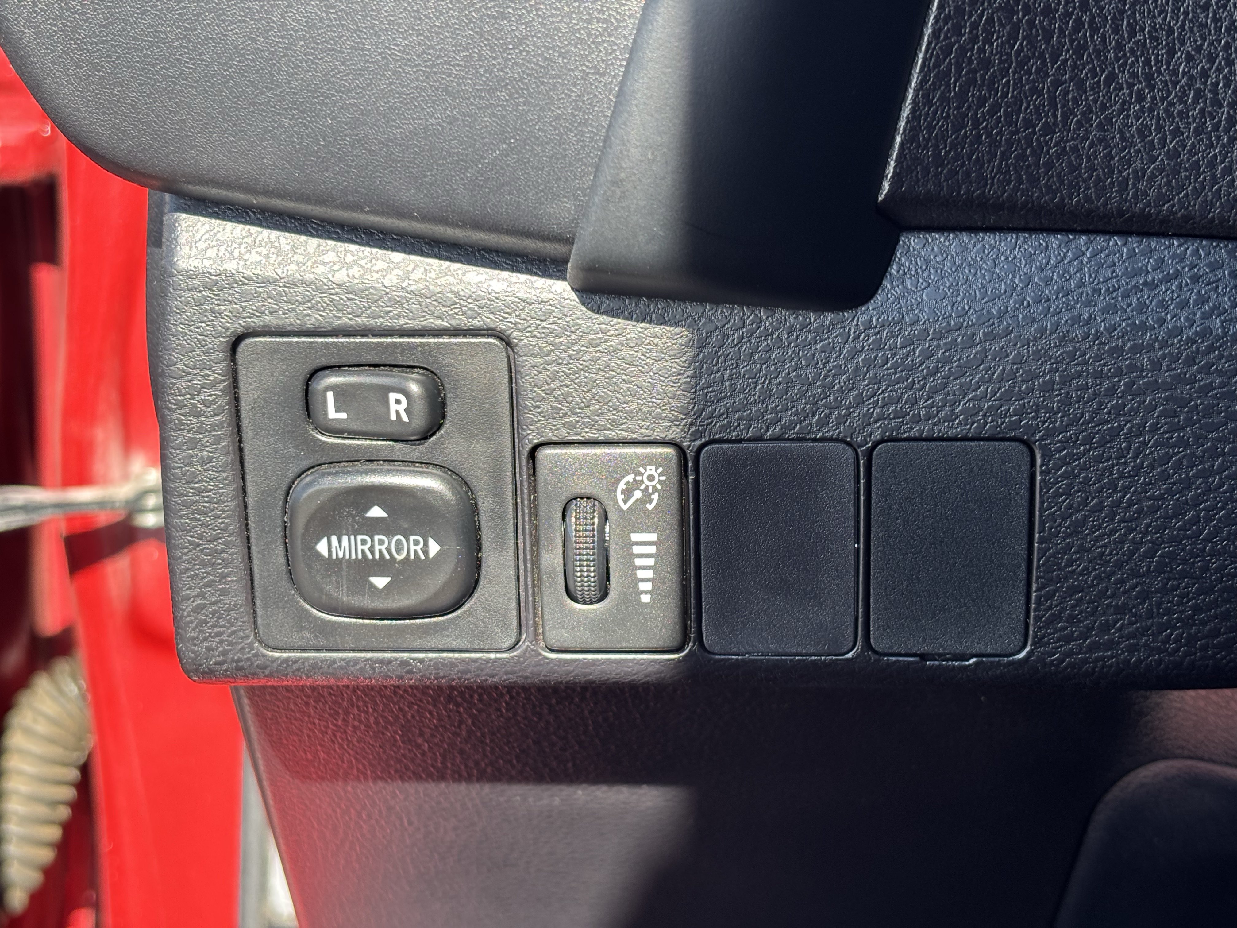 Used 2018 Toyota Corolla SE w/ Carpet Mat Package (TMS) FWD image 29