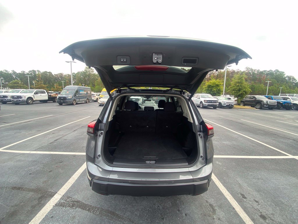 Used 2024 Nissan Rogue SV FWD image 26