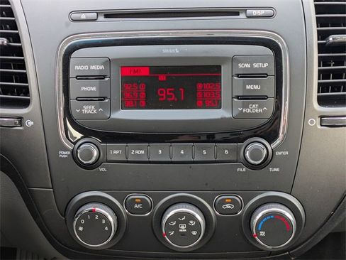 Used 2017 Kia Forte LX image 17