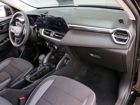 Used 2025 Chevrolet TrailBlazer LS w/ LS Convenience Package FWD image 25