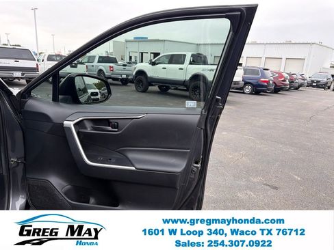 Used 2021 Toyota RAV4 LE AWD/4WD image 30