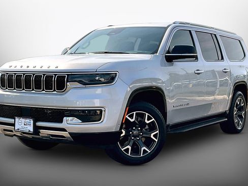 Used 2024 Jeep Wagoneer L Series III w/ Flexible Seating Group AWD/4WD image 1