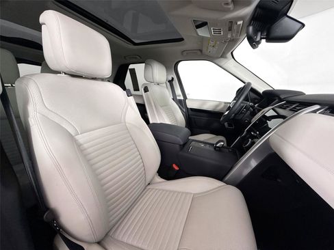 Used 2024 Land Rover Discovery S image 46