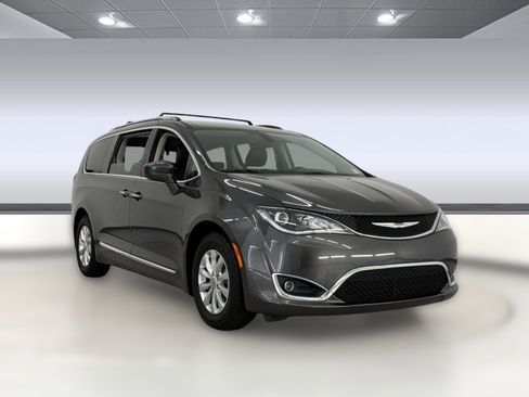 Used 2018 Chrysler Pacifica Touring-L FWD image 7