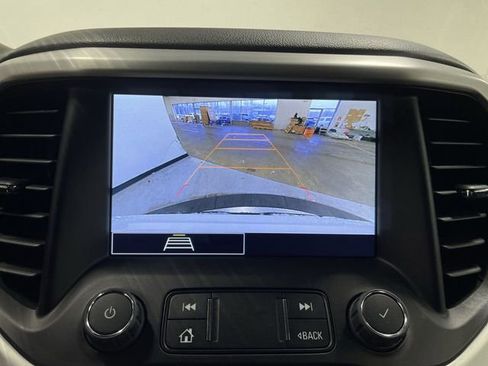 Used 2023 GMC Acadia SLE w/ Driver Convenience Package image 16