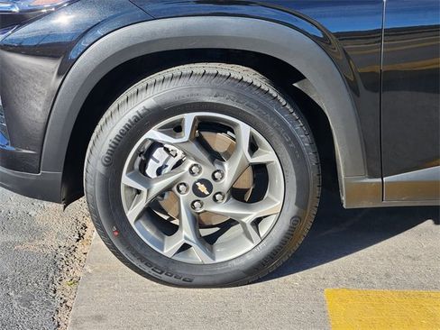 Used 2025 Chevrolet Trax LT image 10