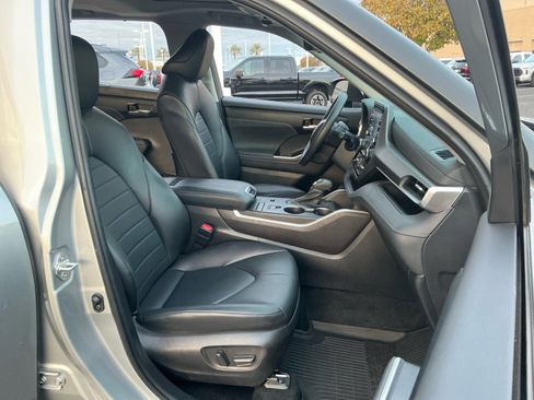 Certified 2022 Toyota Highlander XLE image 19