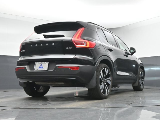 Used 2023 Volvo XC40 B5 Plus w/ Driver Assist Package AWD/4WD image 16