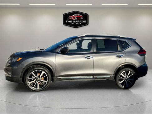 Used 2019 Nissan Rogue SL w/ Premium Package image 2